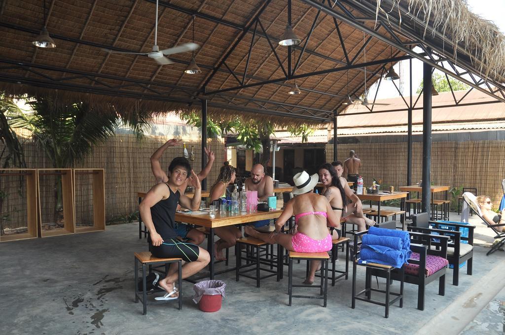 Pool Party Hostel Siem Reap Exterior photo