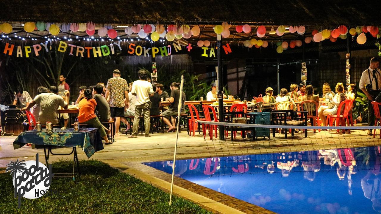 Pool Party Hostel Siem Reap Exterior photo